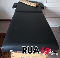 Homem faz massagem relaxamento em marquesa só a homens  210