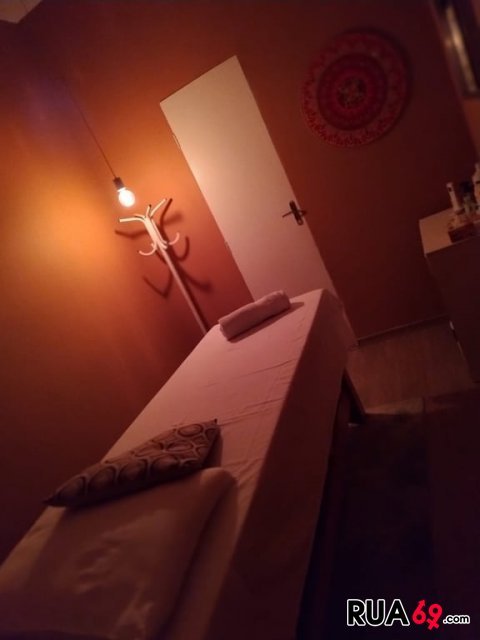 Massagem relaxante com final feliz 912446992 360