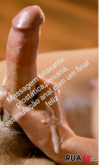 Homem faz massagem relaxamento em marquesa só a homens 