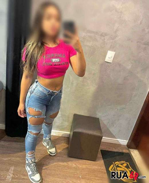 Miúda pequenina a estrear, oral guloso e beijos 520