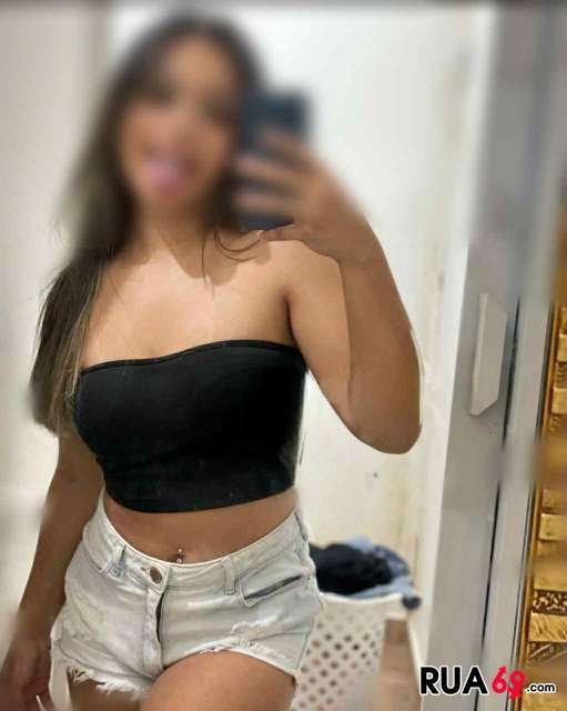 Miúda pequenina a estrear, oral guloso e beijos 511