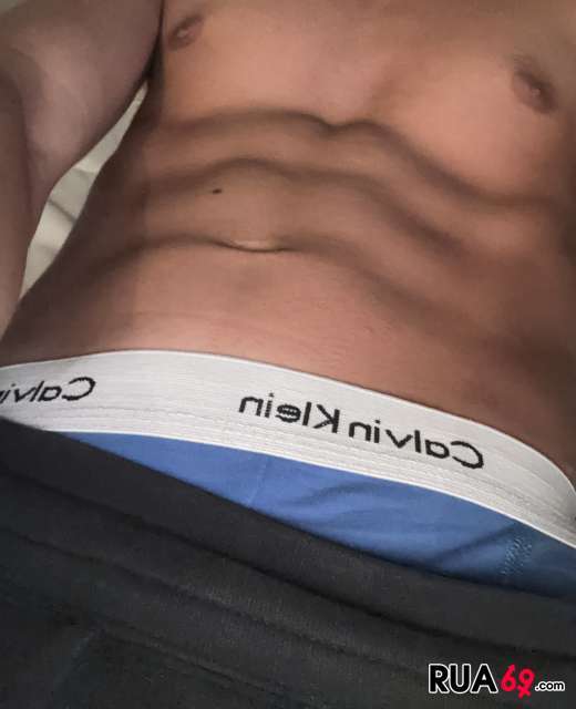 Rapaz jovem procura mulheres  520