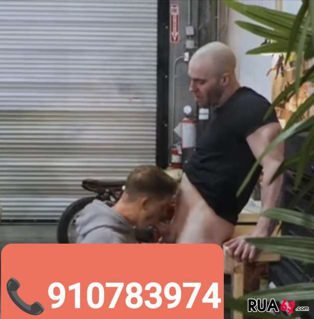 O meu mecanico gozou na minha boquinha 630