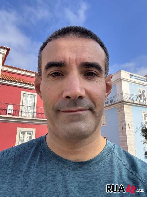 Homem gay procura primeira experiência com mulher