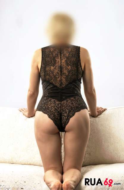 Loira madura. Doce como mel 417
