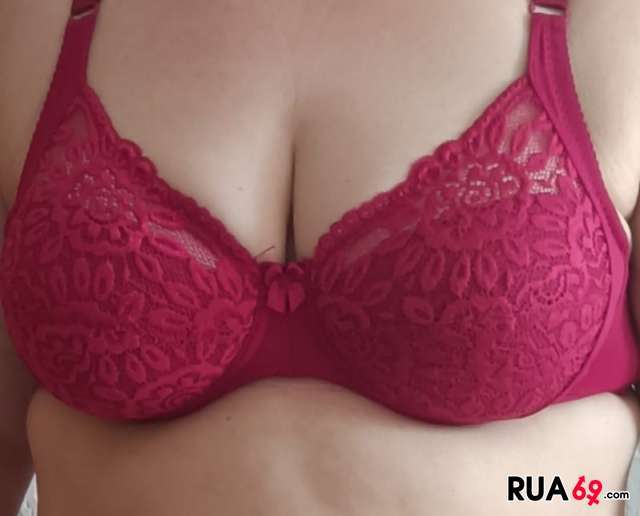 Novidade deliciosa 🤩 2 primas adoram envolver se sexualmente c/ homem no meio... 640
