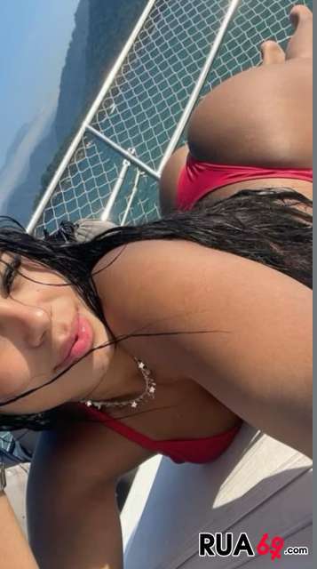 Duas meninas estão em motel agora disponíveis  357