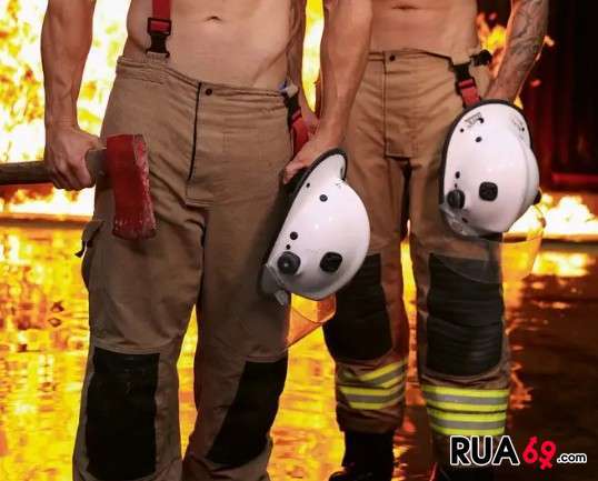 Dois bombeiros para elas
