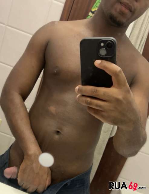 Jovem africano disponível para sexo 493
