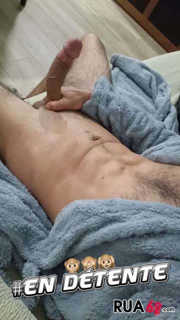 Sou jovem procuro mulheres ou casais