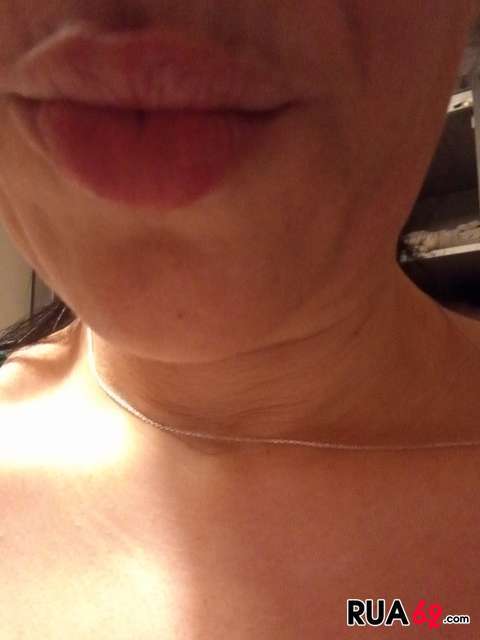 928487229 raça branca pouco bronzeada explicativa macia sensual higiénica 480
