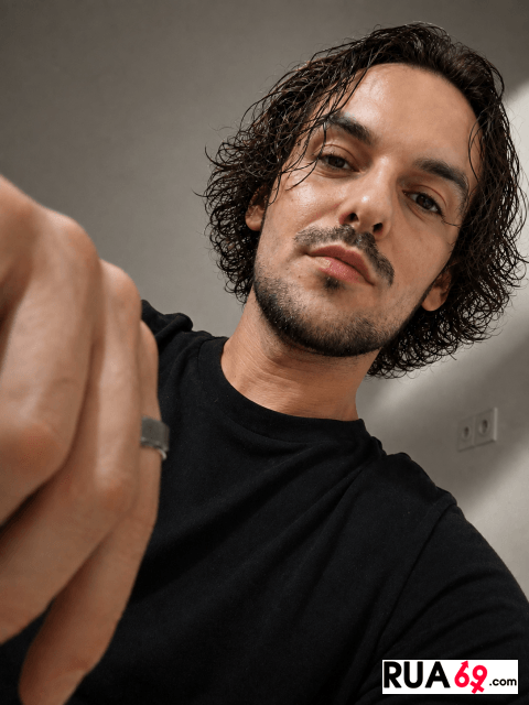 JOVEM DISCRETO. LOCAL PRIVADO 480