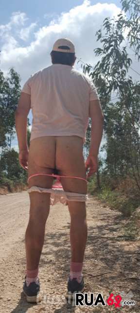 Passivo bem puta. Mamada com leitinho na boca e cuzinho guloso. 10 beijinhos 288