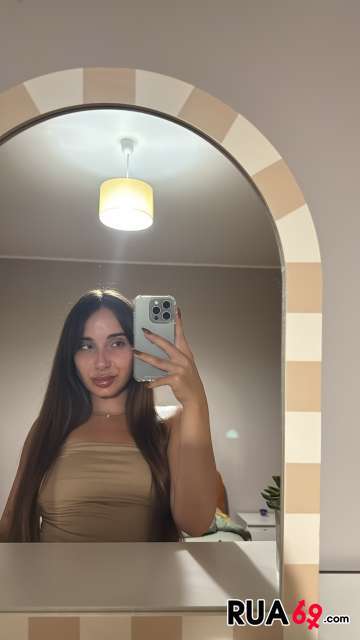 Procuro menina para trabalhos a duas com clientes meus  360