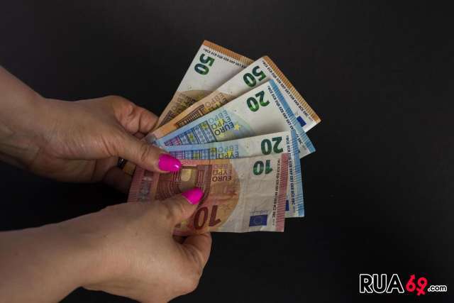 Dou Ajuda a Universitária 640