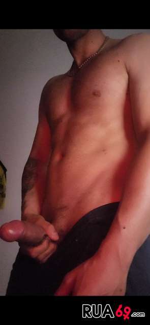 Dotado. Procura casal ou mulher  295