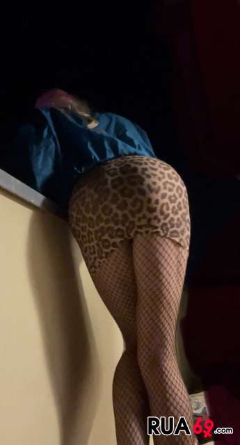 Novinha magrinha sexy procura maduro machão  345