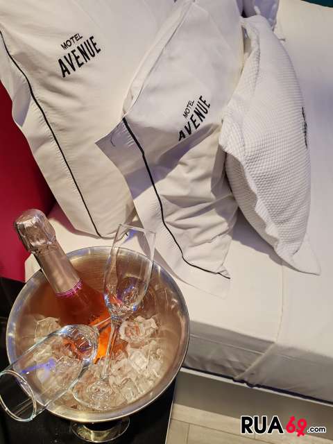 Casal liberal aventureiro 